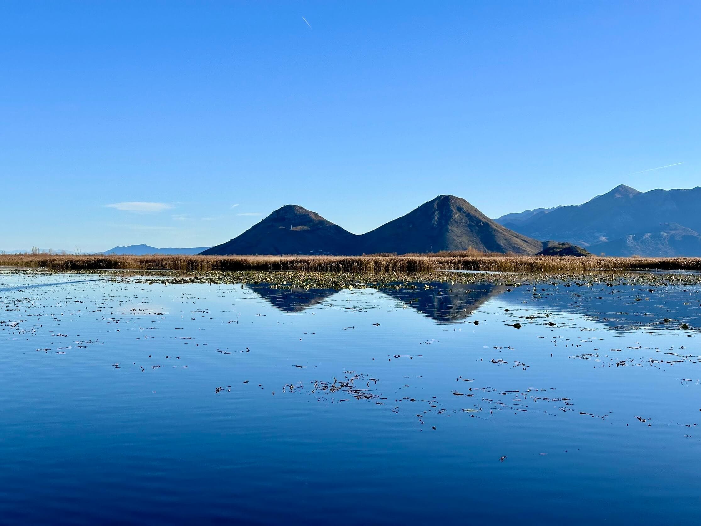 El lago Skadar y las montañas kársticas de Montenegro
