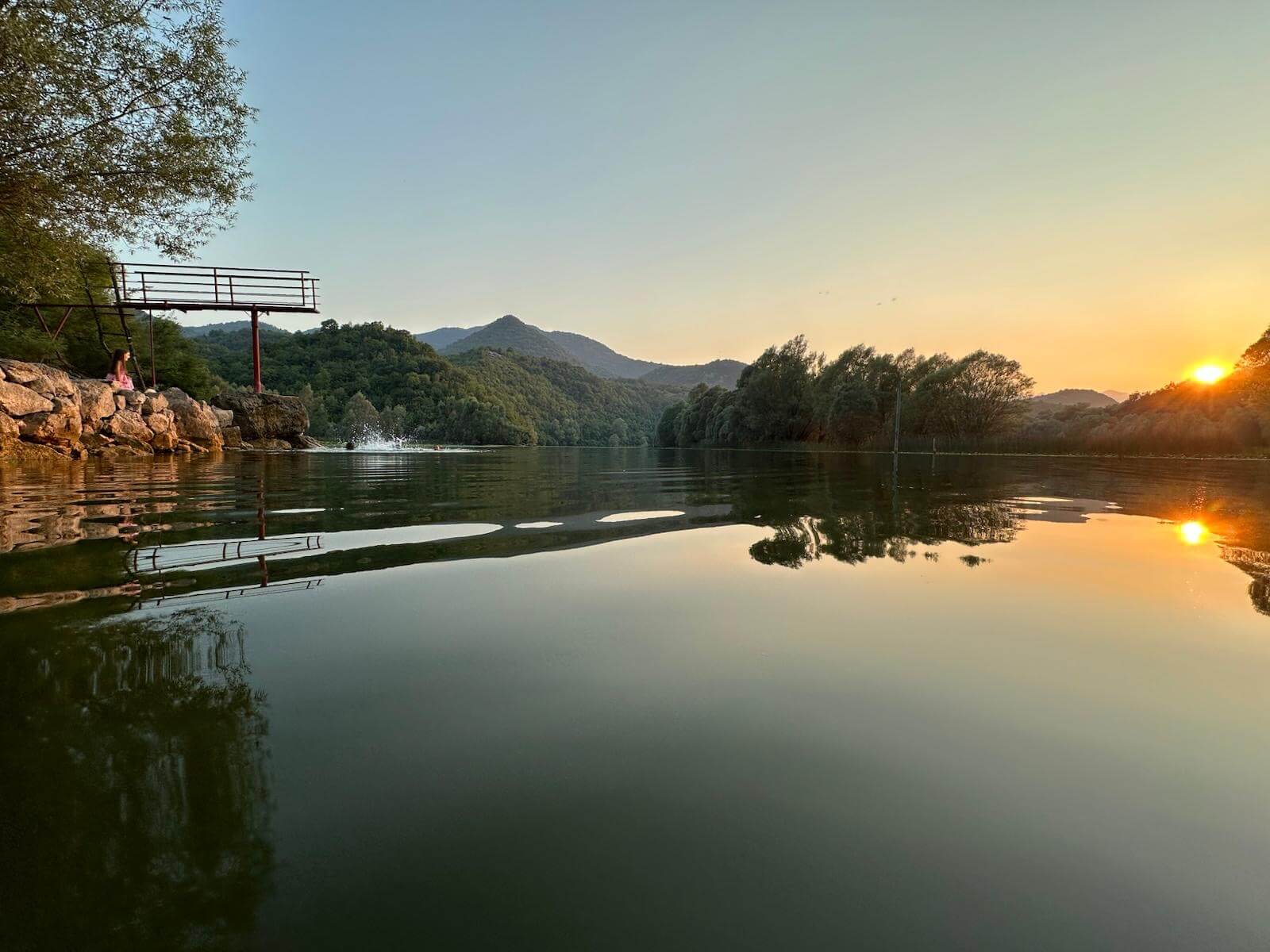 Lago Skadar al atardecer, Montenegro